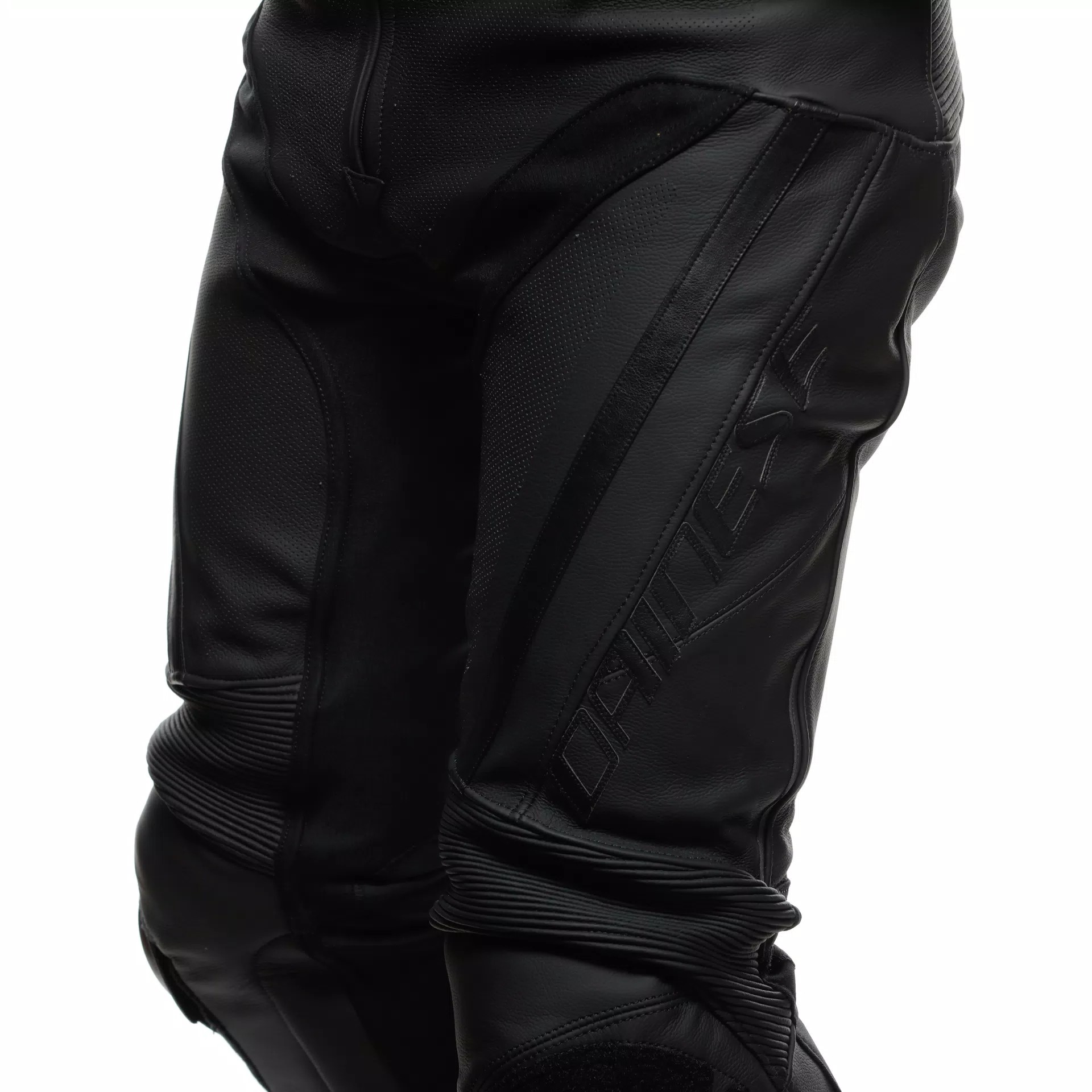Кожаные брюки DAINESE DELTA 4 PERF. LEATHER PANTS