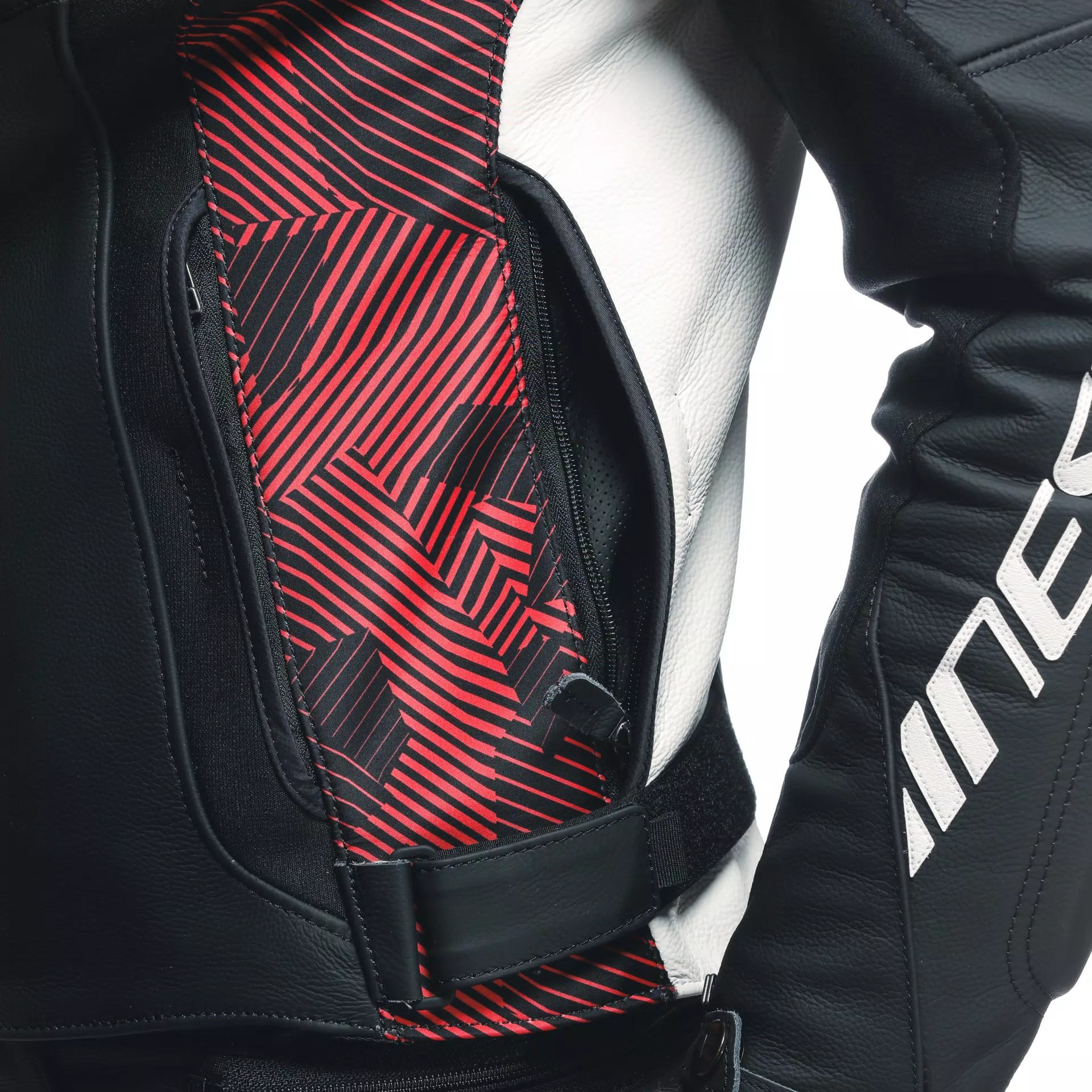Кожаная куртка DAINESE AVRO 5 LEATHER JACKET