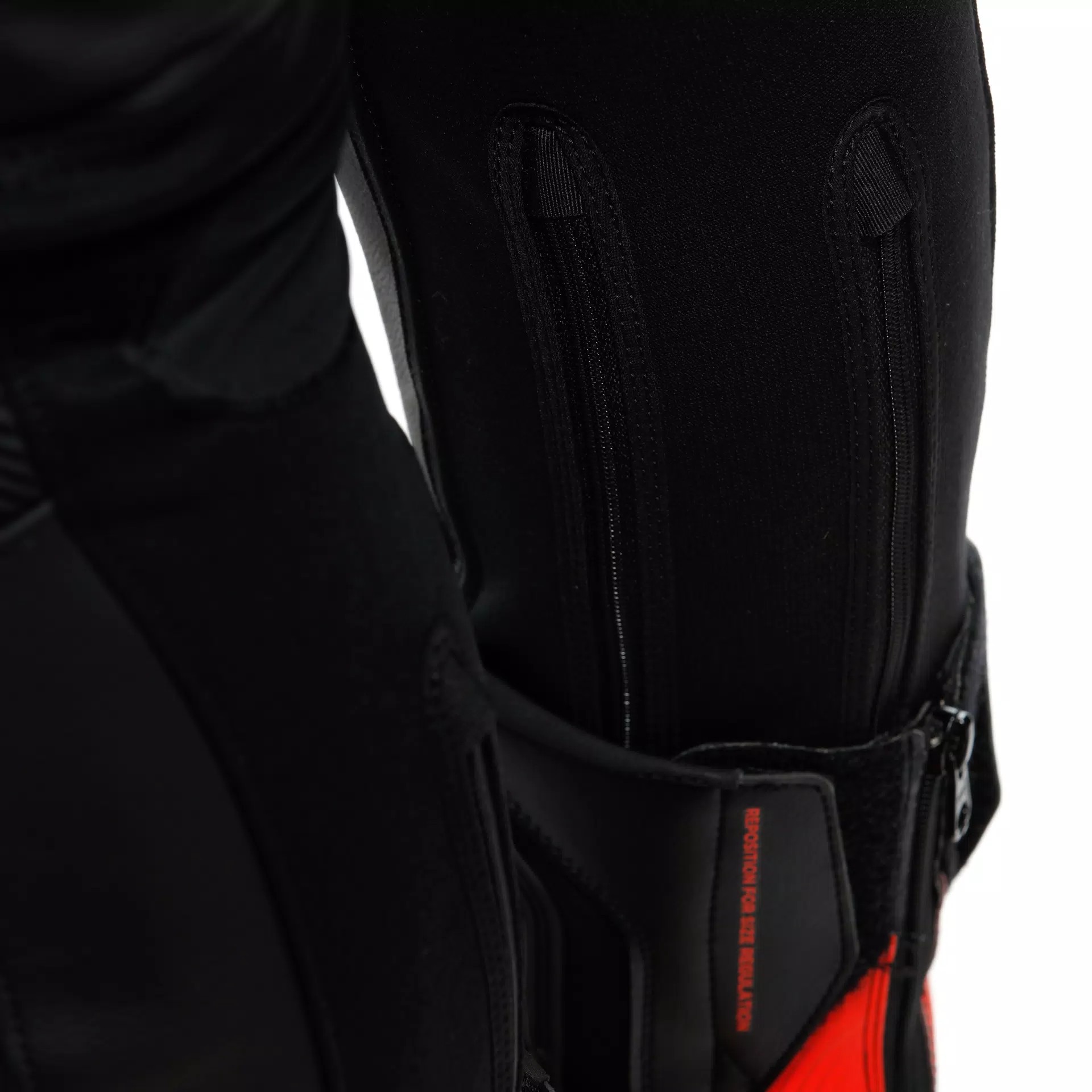 Кожаные брюки DAINESE DELTA 4 PERF. LEATHER PANTS
